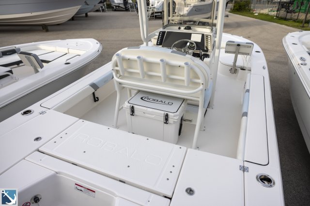 New 2024 Robalo 246 Cayman  Boat for sale
